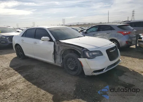 2015 Chrysler 300 S z USA, uszkodzony, nr VIN 2C3CCABG1FH803025